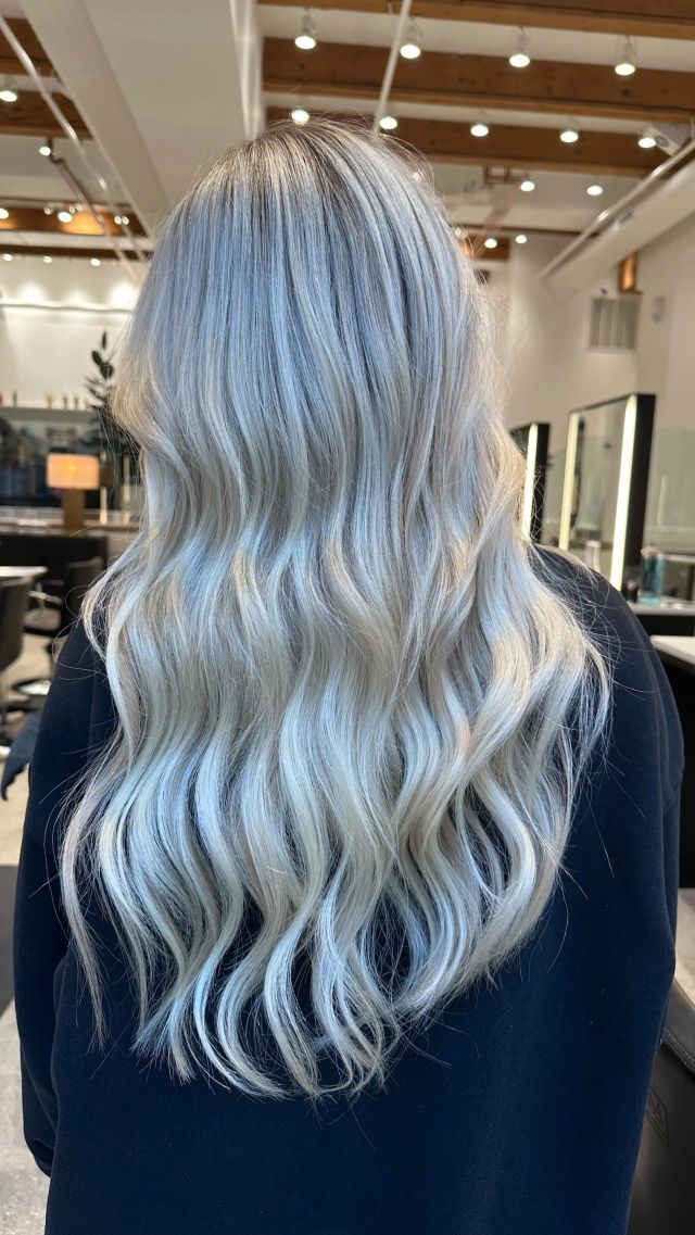 The Perfect Custom Blend 👌 Hand-tied weft extensions by @autumnfreytag 🤍

#hairextensions #extensiontransformation #chicagoextensions #chicagohairstylist

hair extension transformation | chicago hairstylist | chicago extensions | chicago hair extensions | custom hair extension install | chicago hair salon |